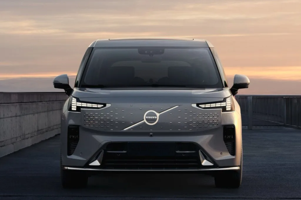 Volvo EM90 se presenta oficialmente como un a minivan EV de lujo – La ...