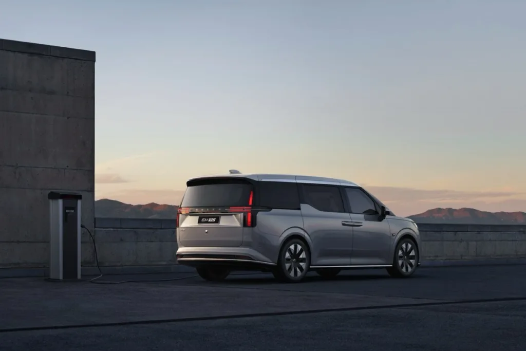 Volvo EM90 Minivan EV