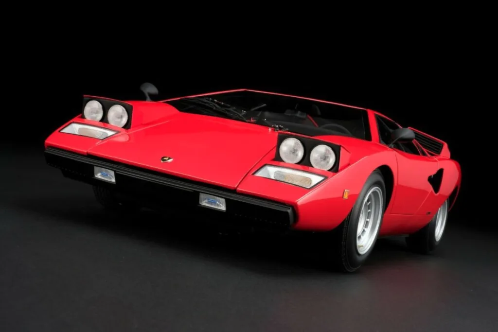 Lamborghini Countach LP400 Escala 1:8 Amalgam