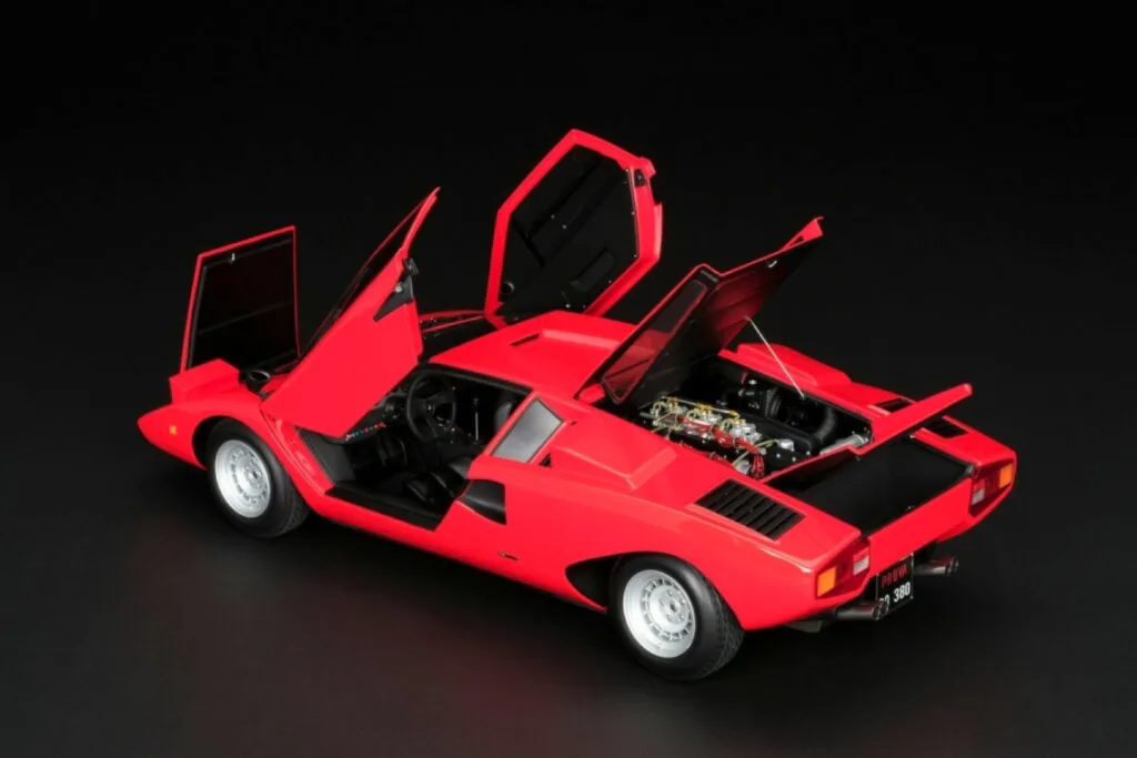 Lamborghini Countach LP400 Escala 1:8 Amalgam