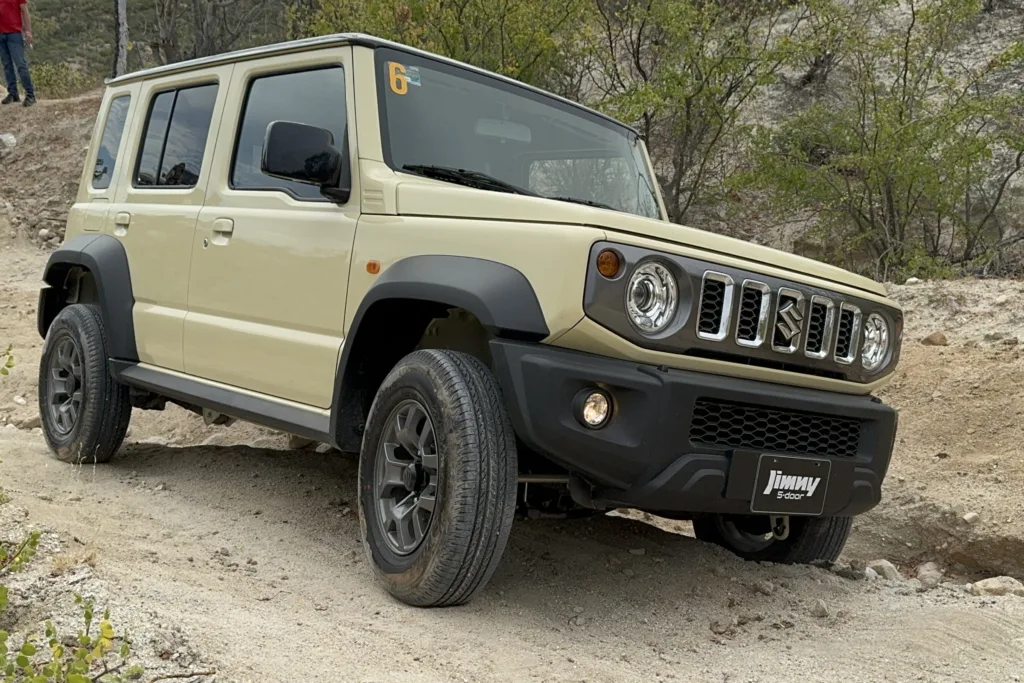 Jimny 5-Door Primer Contacto