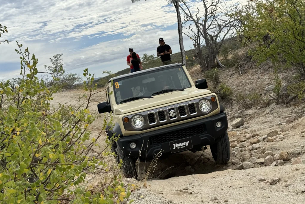 Jimny 5-Door Primer Contacto