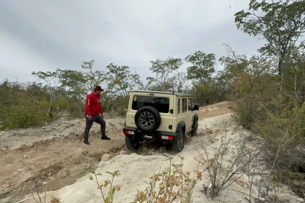 Jimny 5-Door Primer Contacto