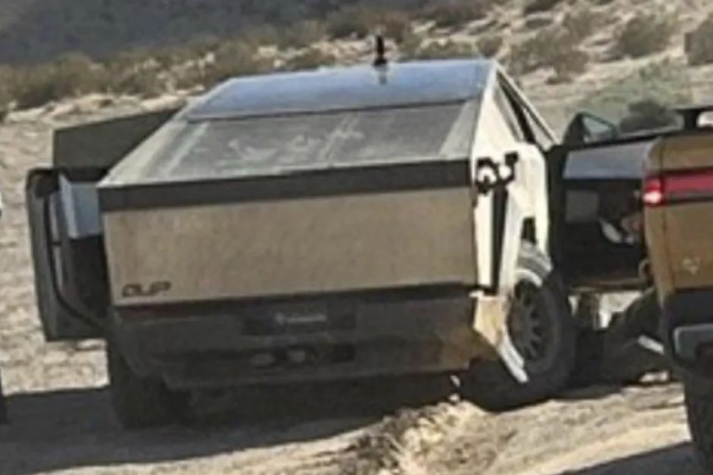Tesla Cybertruck Rota Mojave