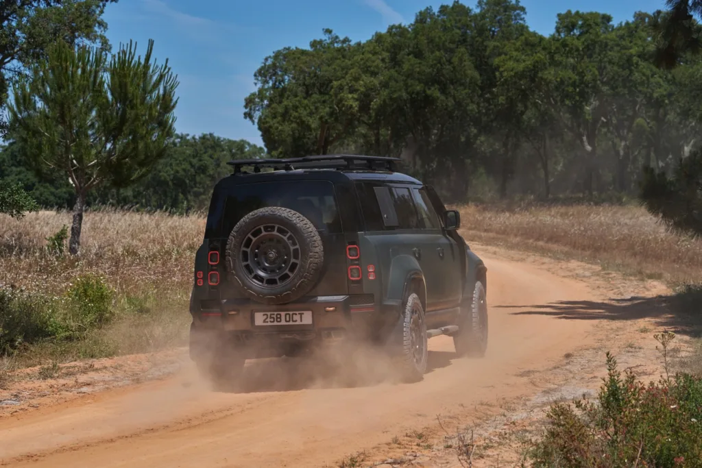 Land Rover Defender OCTA Dakar 2026