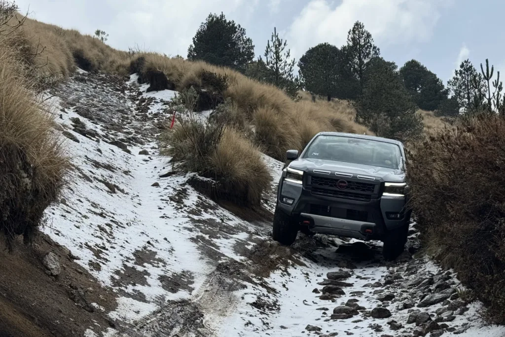 Nissan Frontier V6 PRO-4X Primer Contacto