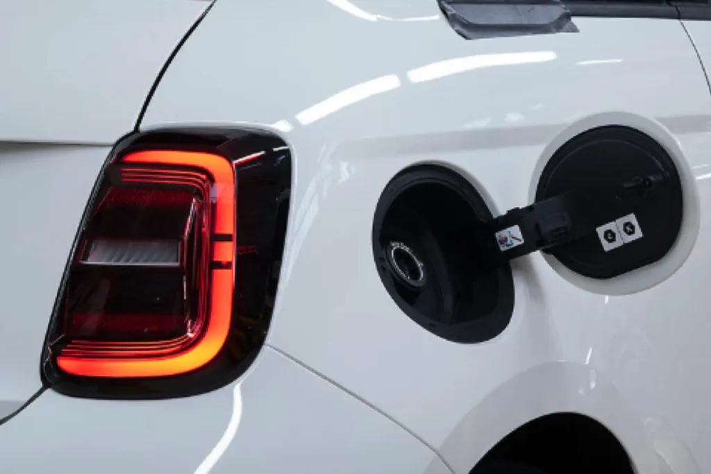 FIAT 500 Hybrid Teaser