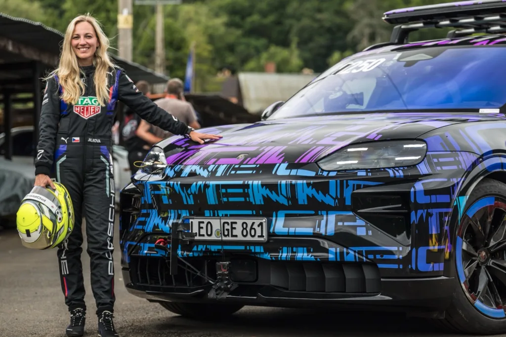 Porsche Cayenne Electric Récord