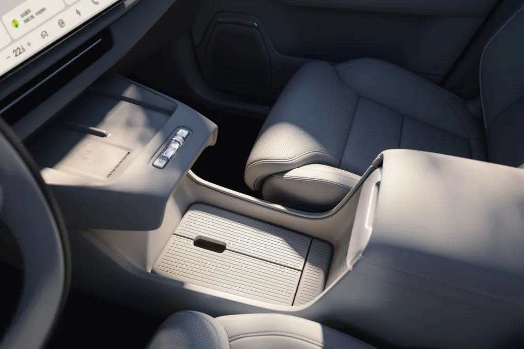 Volvo XC70 PHEV China