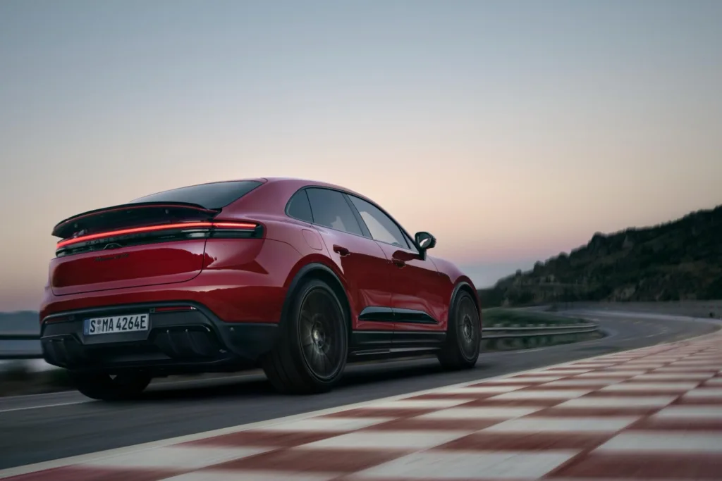 Porsche Macan EV "La Regamos"