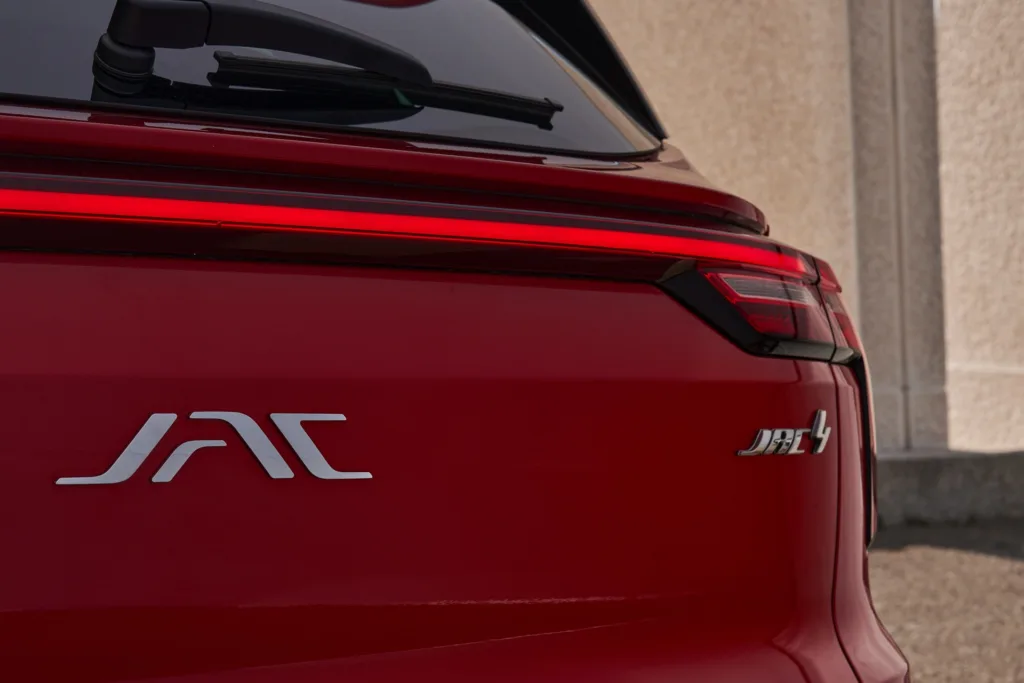 JAC 4 2027 Lanzamiento