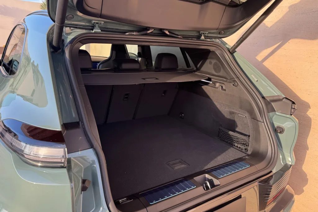 Porsche Cayenne Electric Primer Contacto
