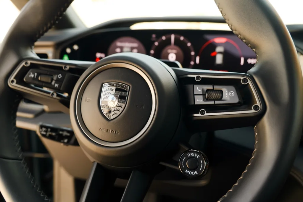 Porsche Cayenne Electric Primer Contacto