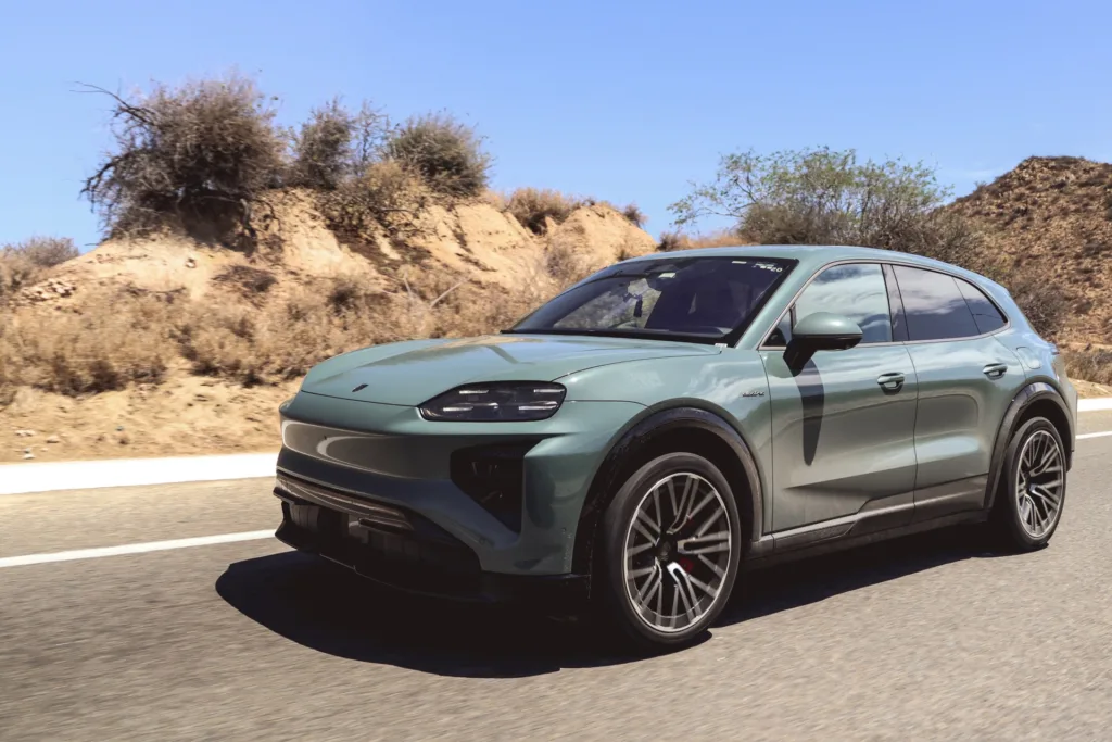 Porsche Cayenne Electric Primer Contacto