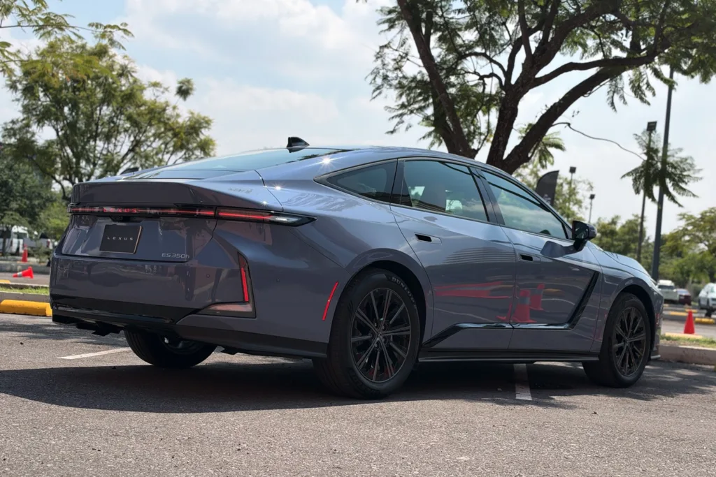 Lexus ES350h 2027 Lanzamiento